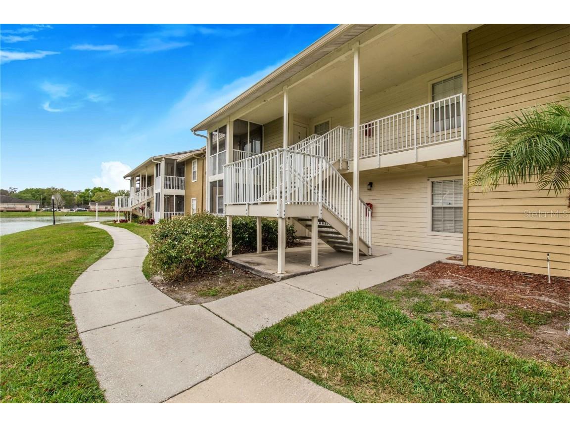 221 Lake Brook Circle #208 Brandon FL 33511 L4943188 image1