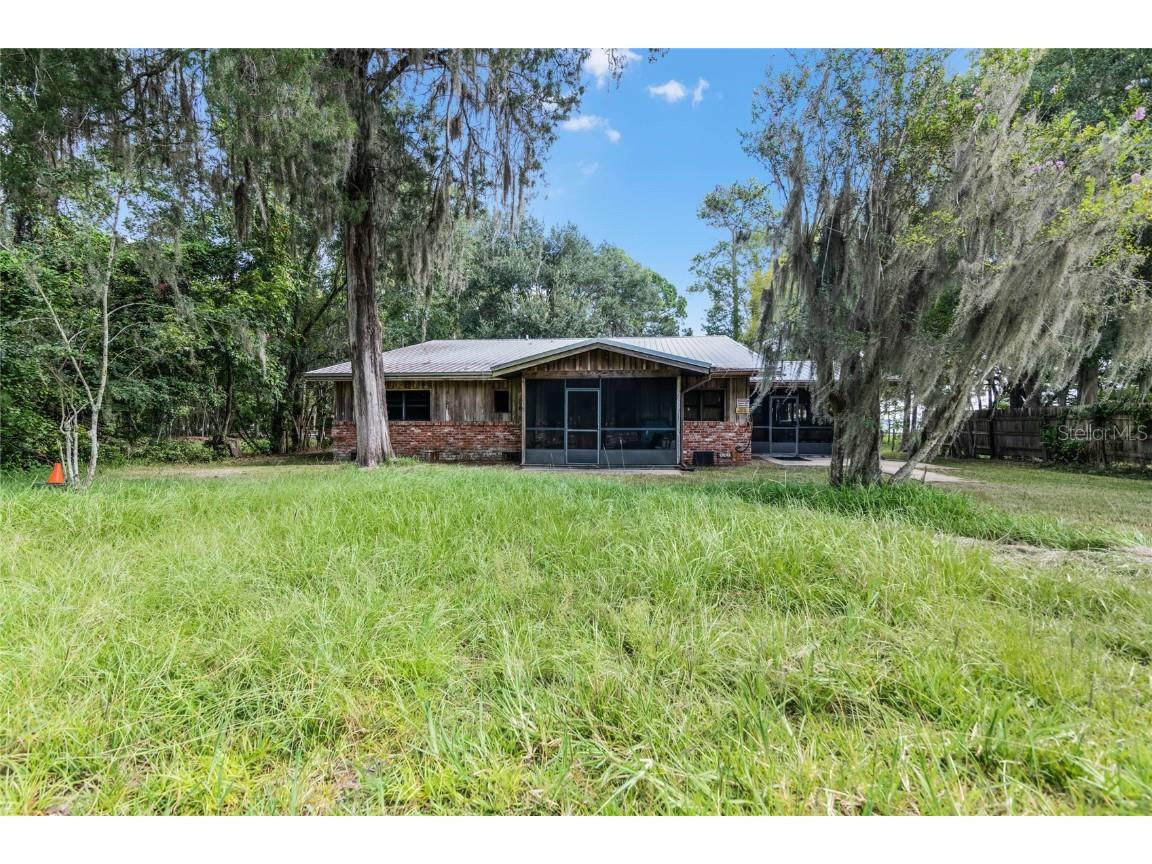 221 Lake Shore Drive Pierson FL 32180 - LAKE DISSTON V4931758 image1
