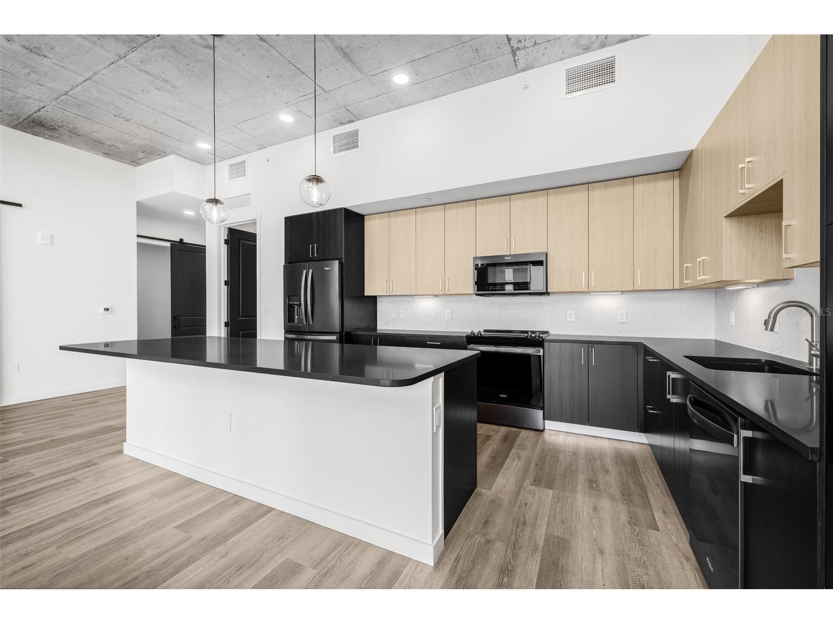 221 Main Street N #PH 1612 Saint Petersburg FL 33716 A4654301 image5