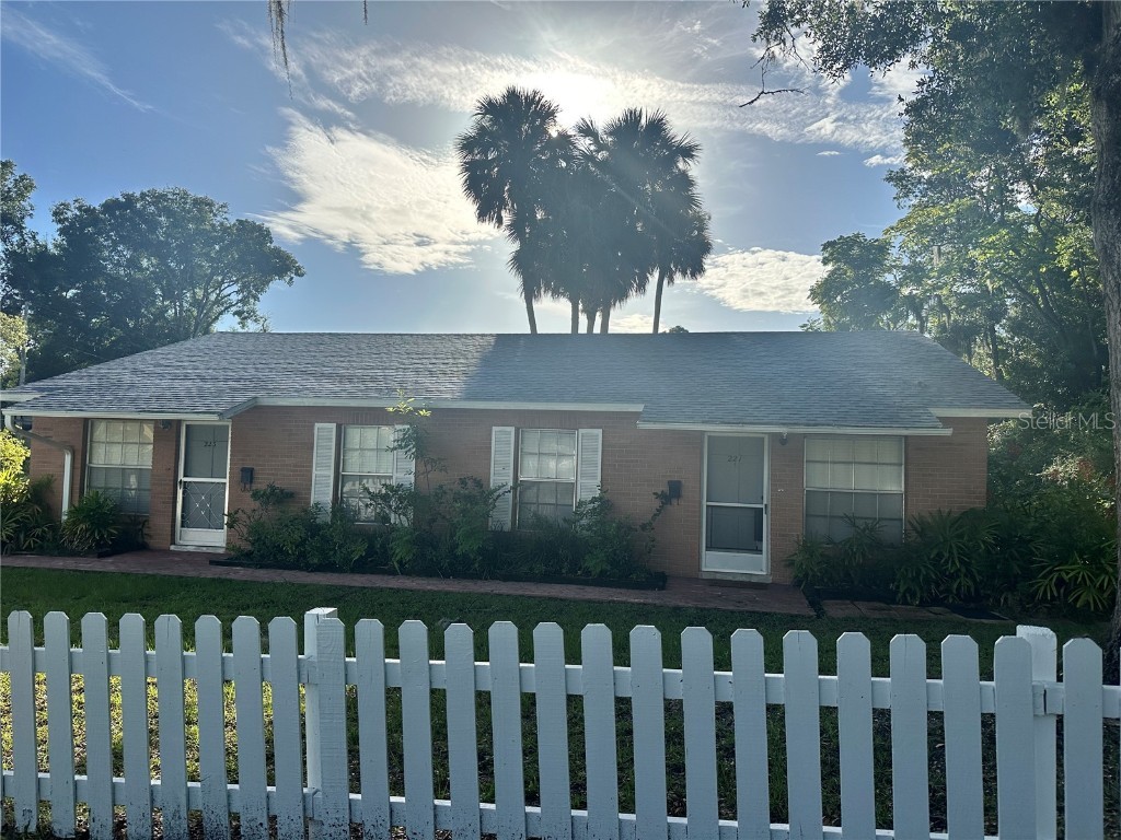 221 N Adelle Avenue Deland FL 32720 V4937410 image1