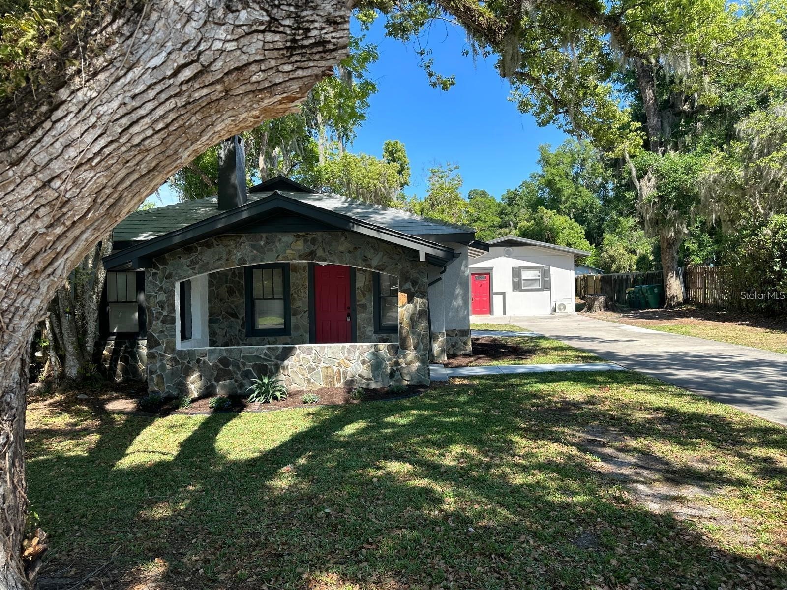 221 N Julia Avenue Deland FL 32720 O6406165 image1