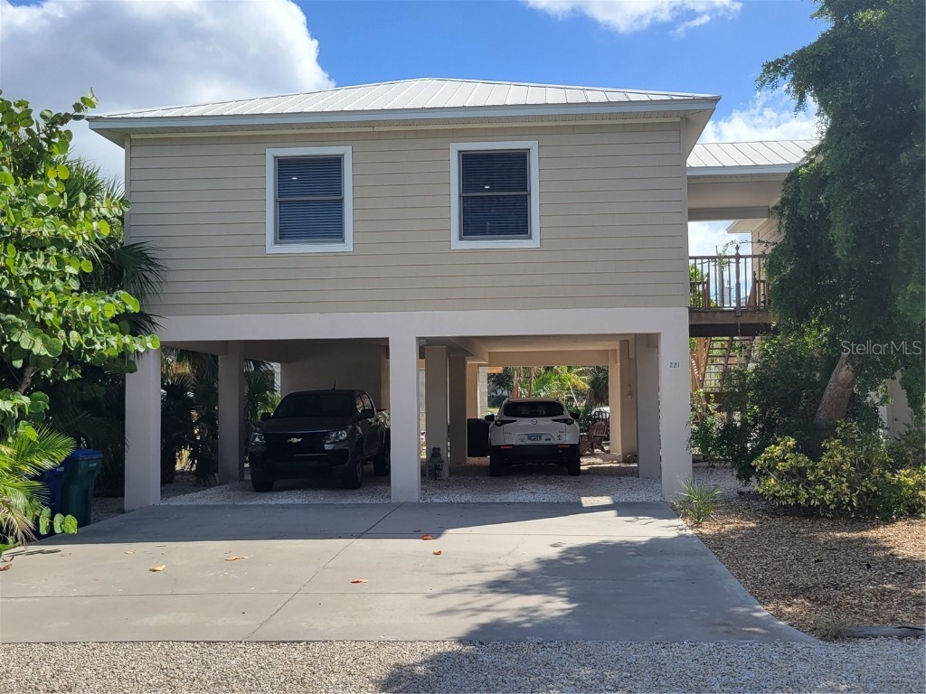 221 S Harbor Drive Holmes Beach FL 34217 A4586786 image1