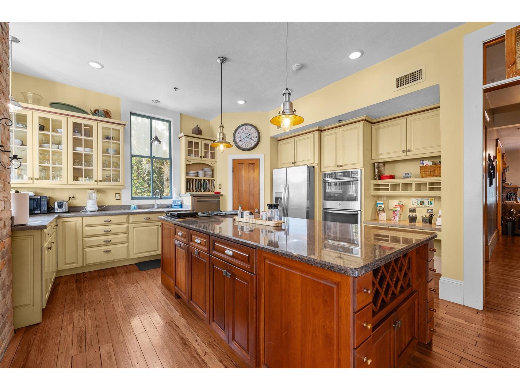 221 SE 7th Street Gainesville FL 32601 GC536429 image9