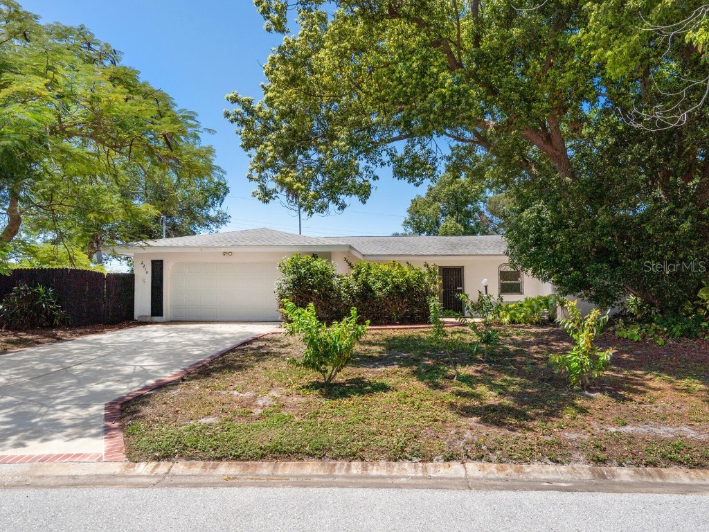 2210 Alpine Avenue Sarasota FL 34239 A4605231 image1