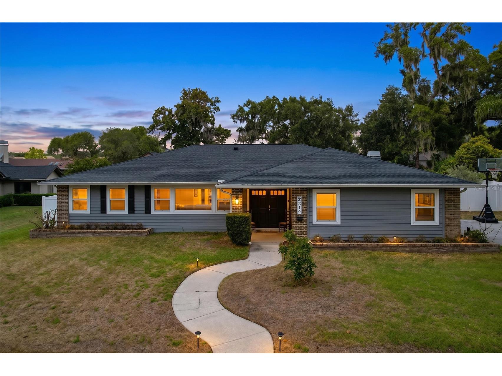 2210 Arbor Oaks Drive Valrico FL 33594 TB8508862 image1
