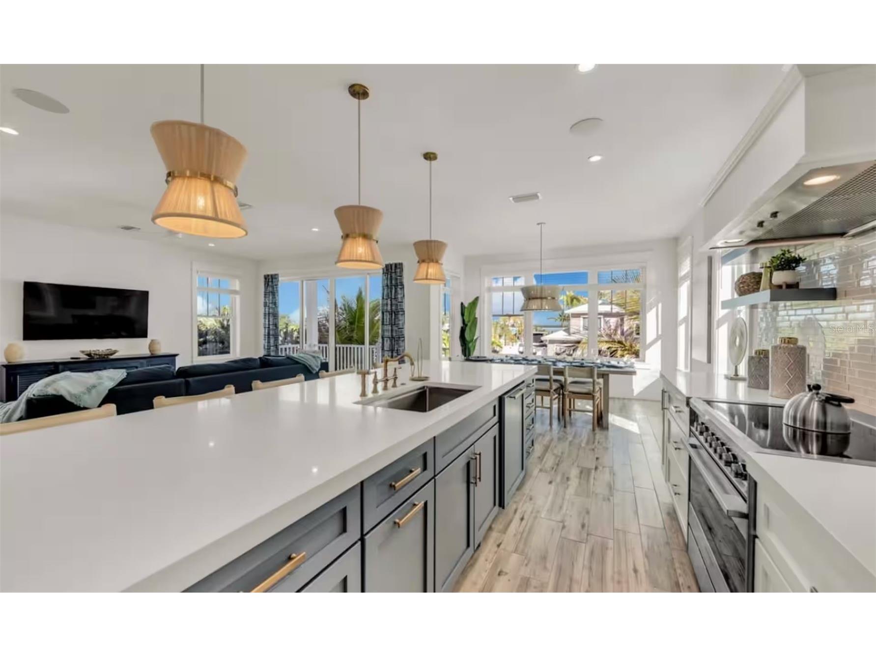 2210 Avenue A Bradenton Beach FL 34217 A4686592 image11