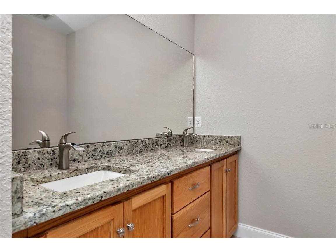 2210 NE 38th Terrace Ocala FL 34470 OM712755 image18