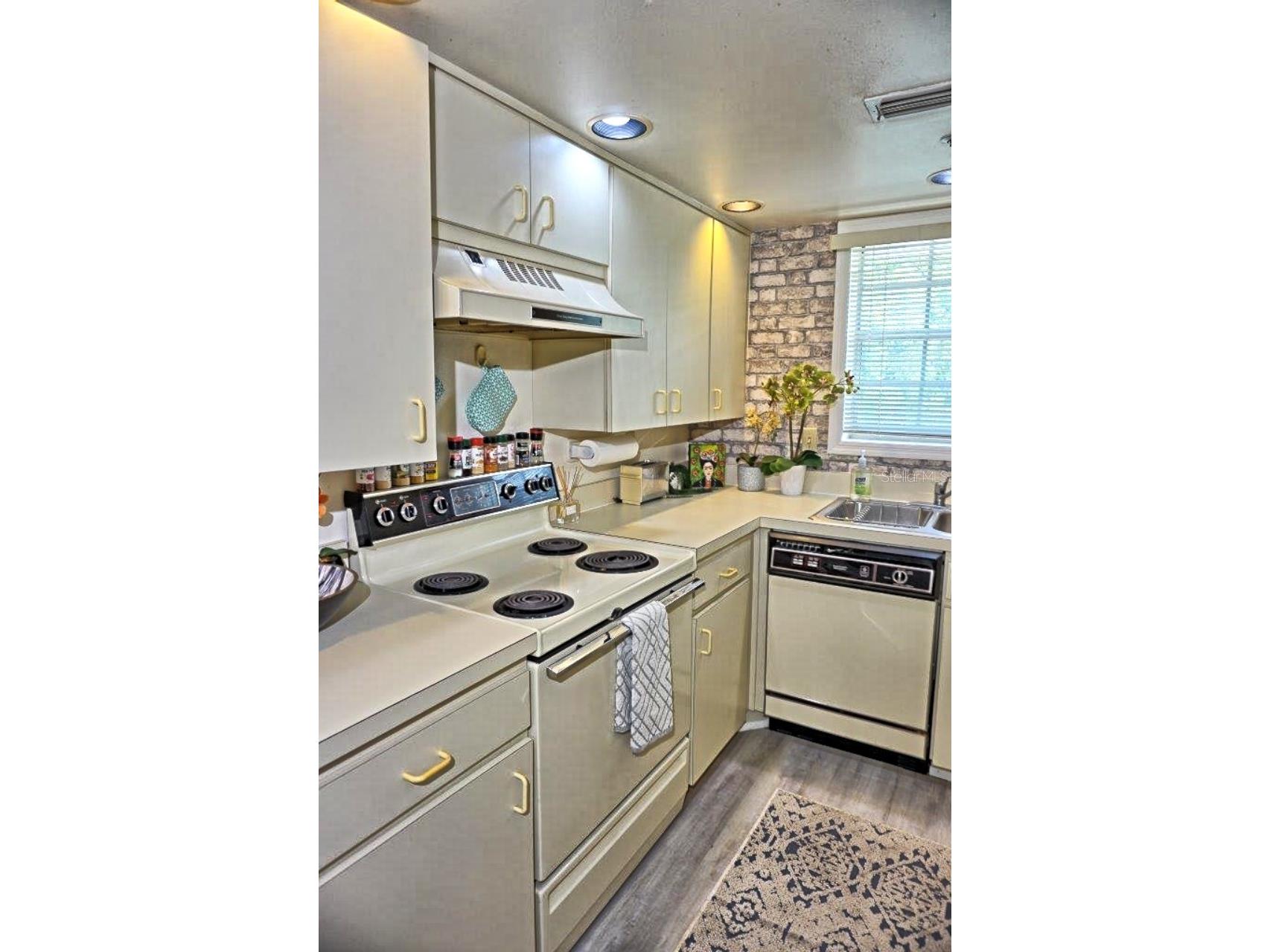 2210 Vista Del Sol Circle #520 Lutz FL 33558 W7878568 image13