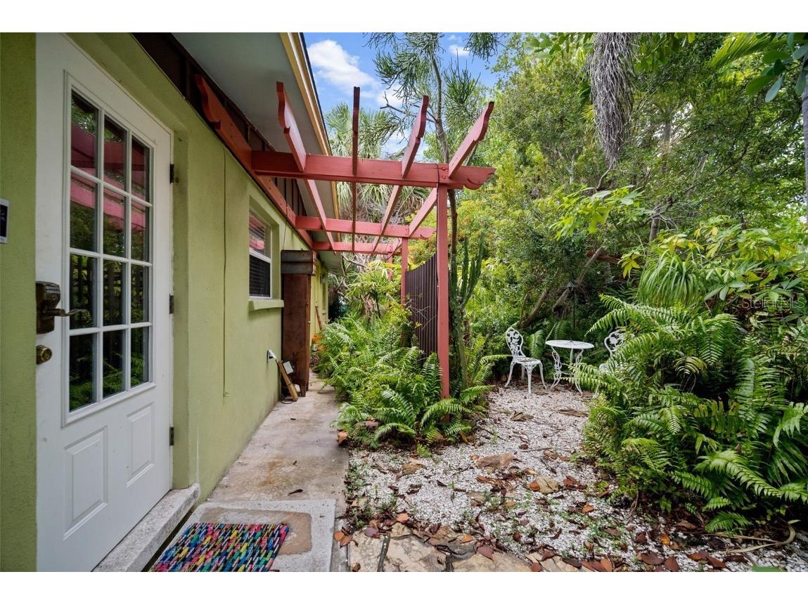 2211 Avenue B Bradenton Beach FL 34217 A4577680 image1