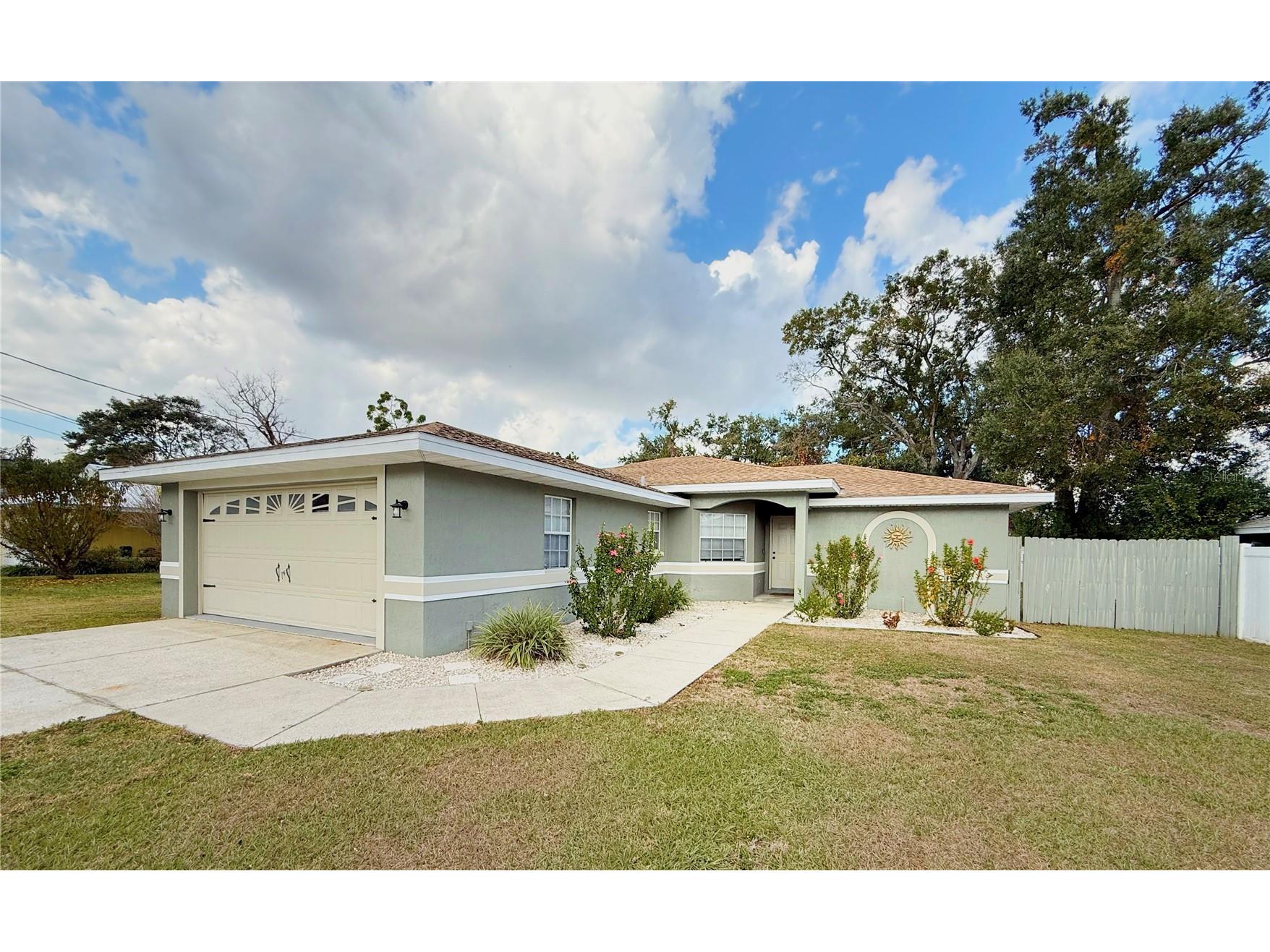 2211 Howard West Avenue Winter Haven FL 33880 O6371182 image1