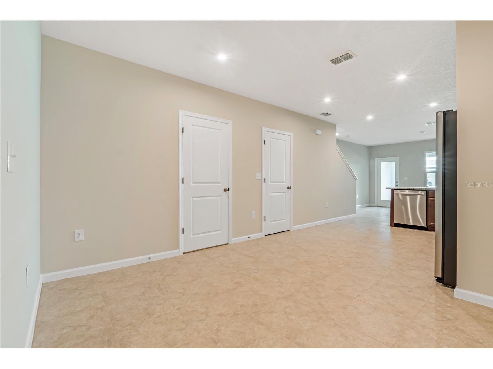 2212 Fluorescent Way South Daytona FL 32119 V4946328 image12