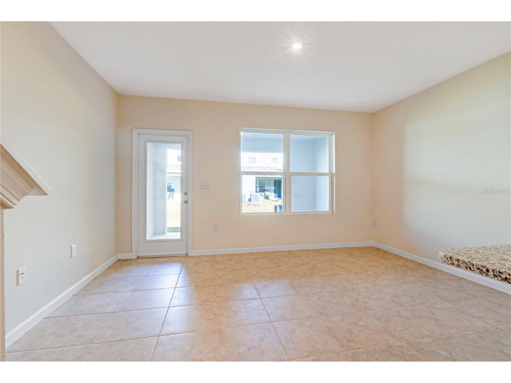 2212 Fluorescent Way South Daytona FL 32119 V4946328 image13