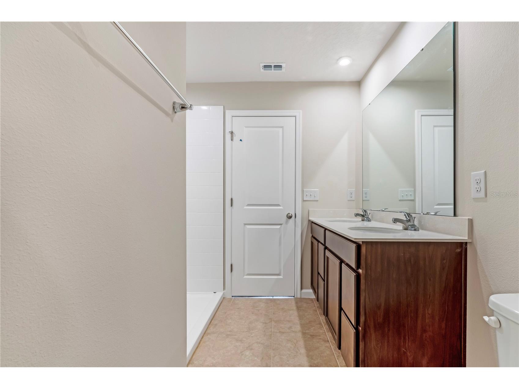 2212 Fluorescent Way South Daytona FL 32119 V4946328 image17