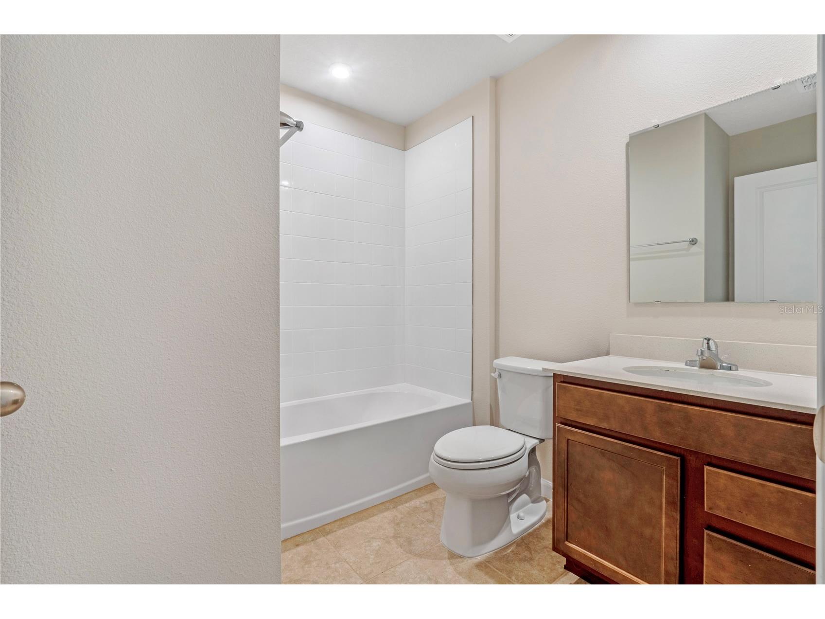 2212 Fluorescent Way South Daytona FL 32119 V4946328 image21