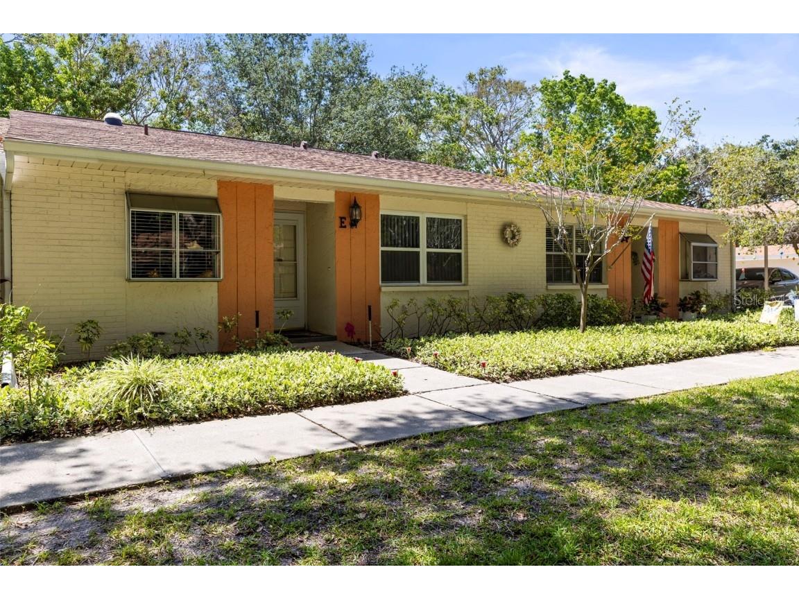 2212 Lark Circle W #E Palm Harbor FL 34684 - LAKE TARPON TB8378285 image1