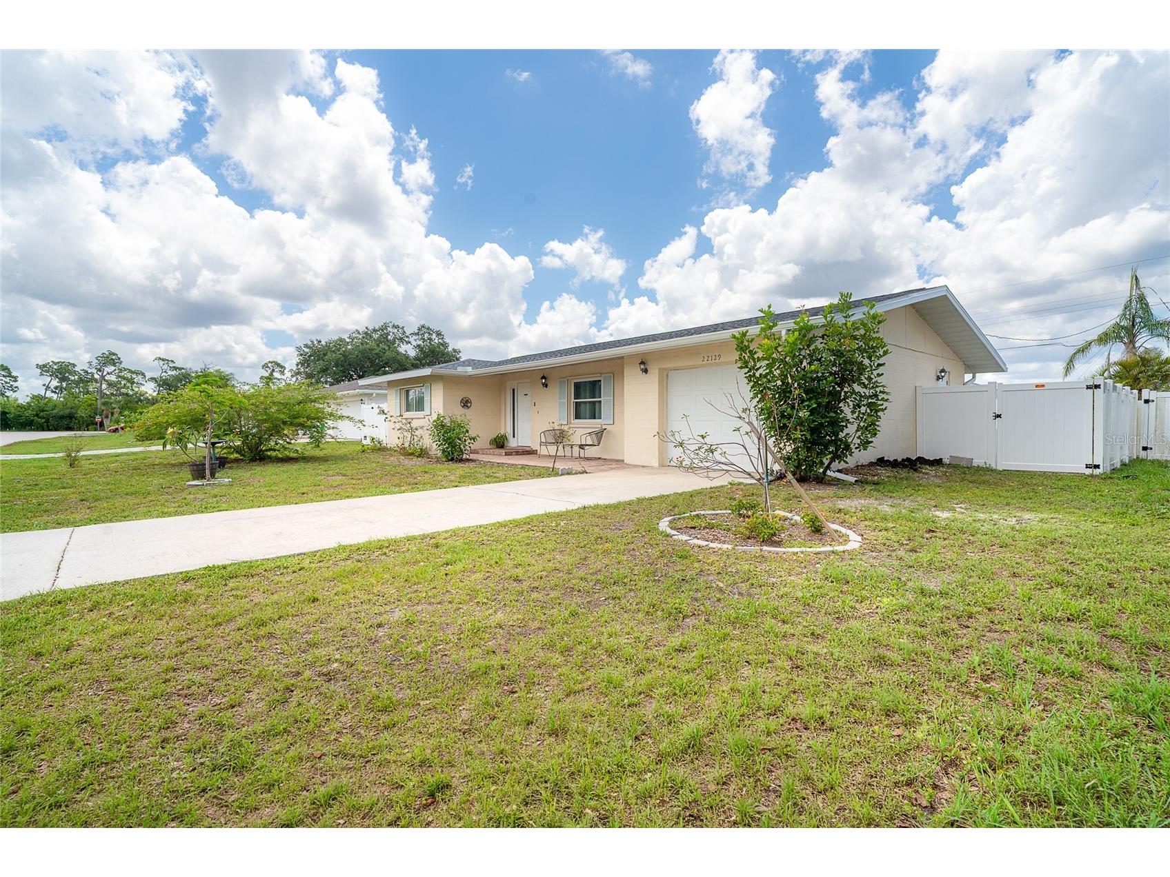 22129 Rochester Avenue Port Charlotte FL 33952 D6147584 image2