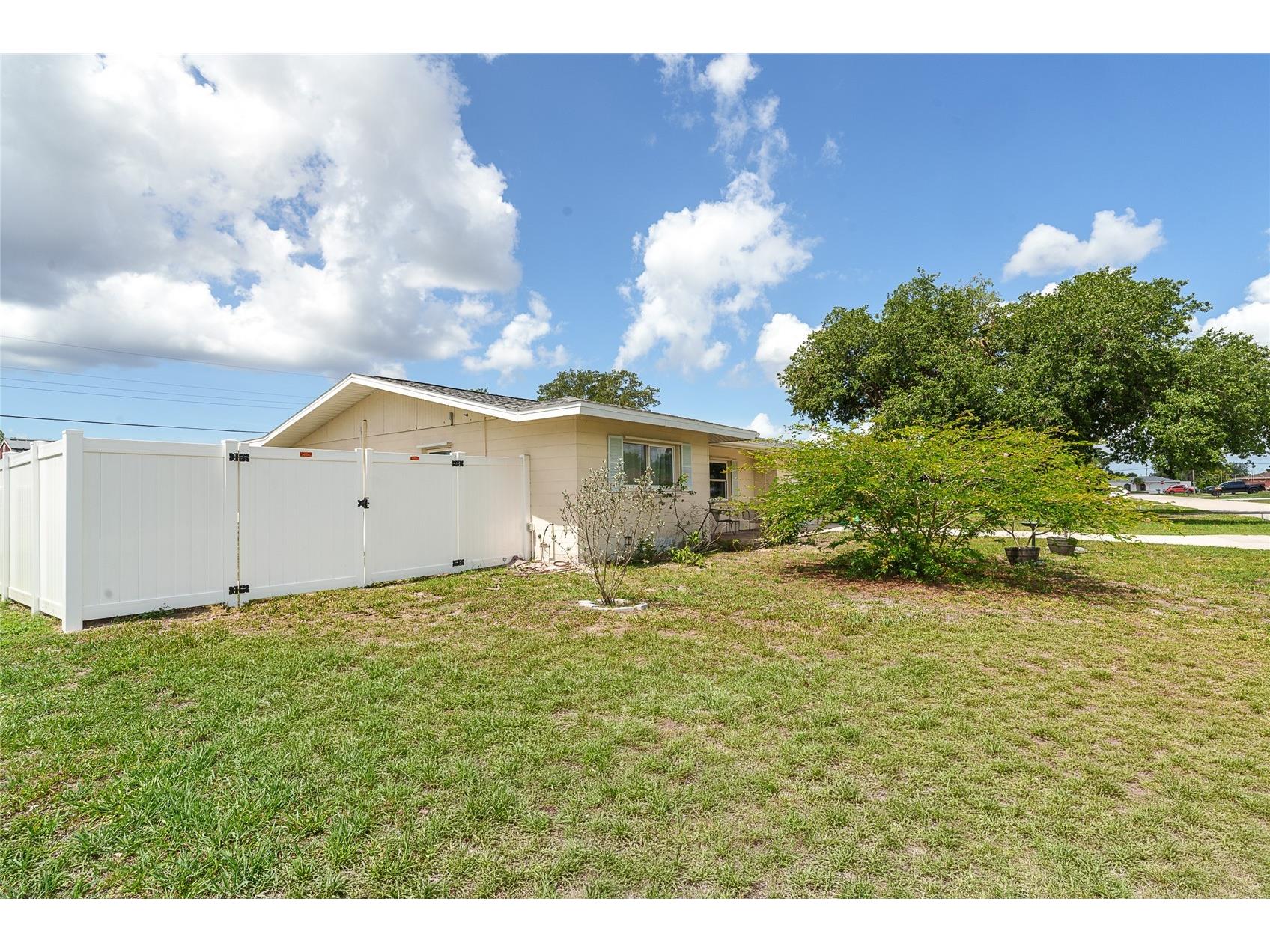 22129 Rochester Avenue Port Charlotte FL 33952 D6147584 image3