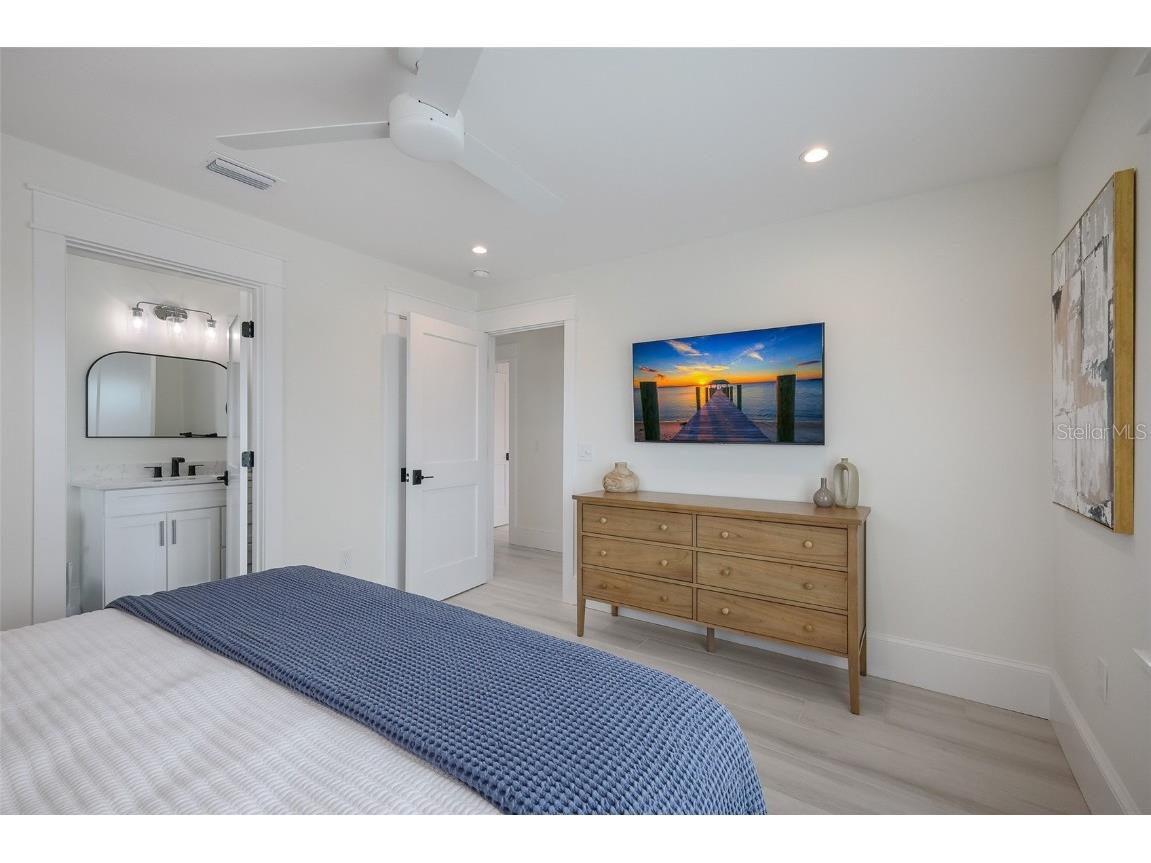 2213 Avenue C Bradenton Beach FL 34217 A4670988 image29