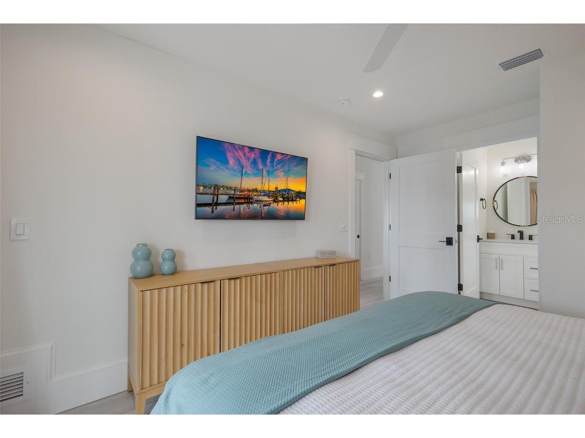 2213 Avenue C Bradenton Beach FL 34217 A4670988 image33