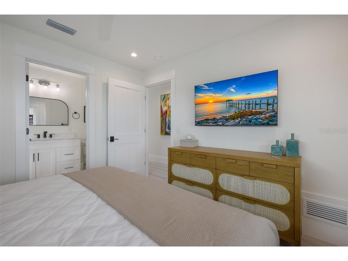 2213 Avenue C Bradenton Beach FL 34217 A4670988 image39