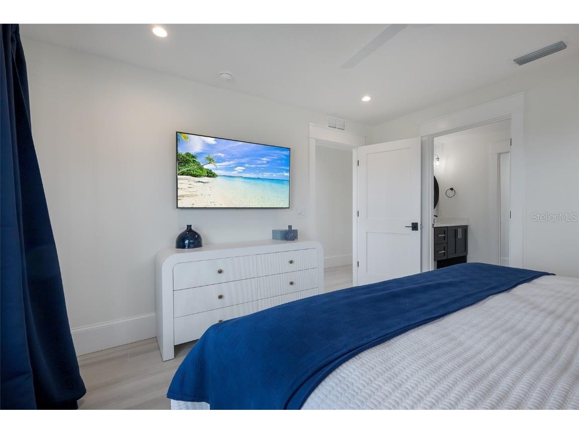 2213 Avenue C Bradenton Beach FL 34217 A4670988 image43