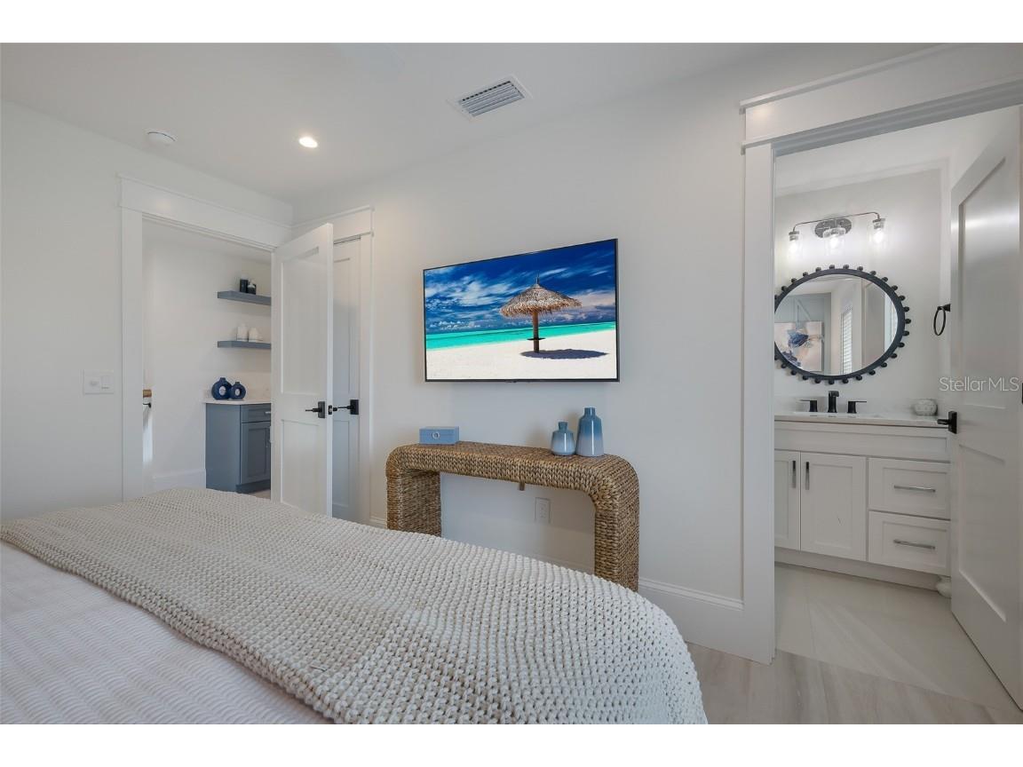 2213 Avenue C Bradenton Beach FL 34217 A4670988 image44