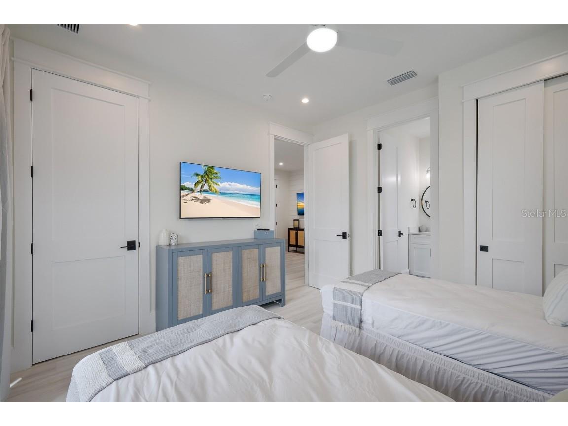 2213 Avenue C Bradenton Beach FL 34217 A4670988 image52