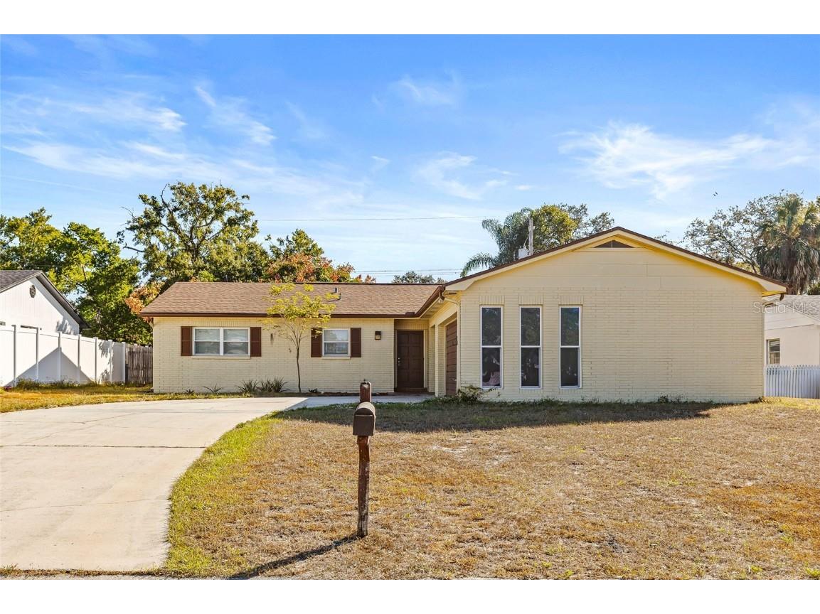 2213 Tanglewood Way Brandon FL 33511 TB8439466 image1
