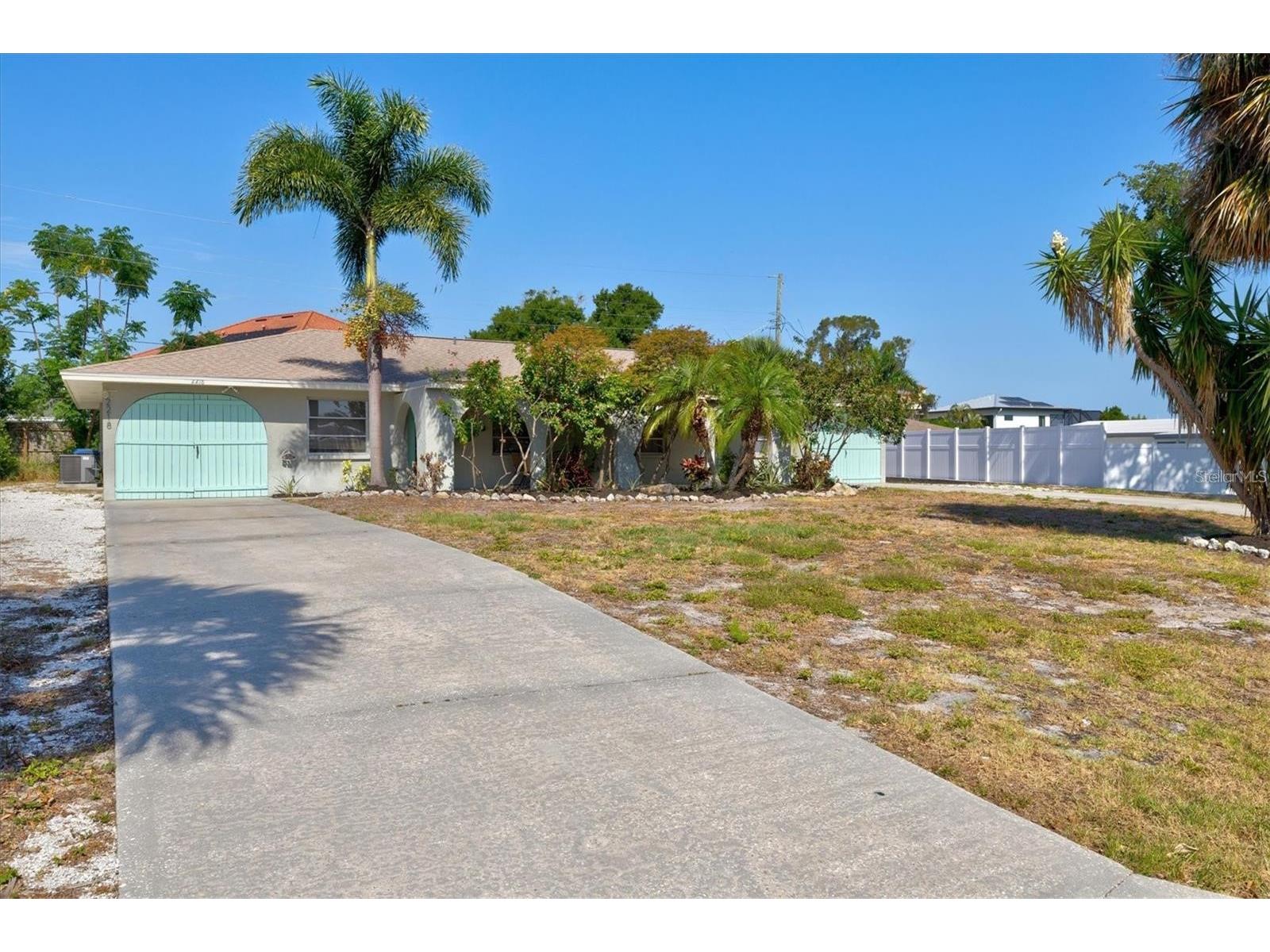 2214 Michele Drive Sarasota FL 34231 A4686063 image2
