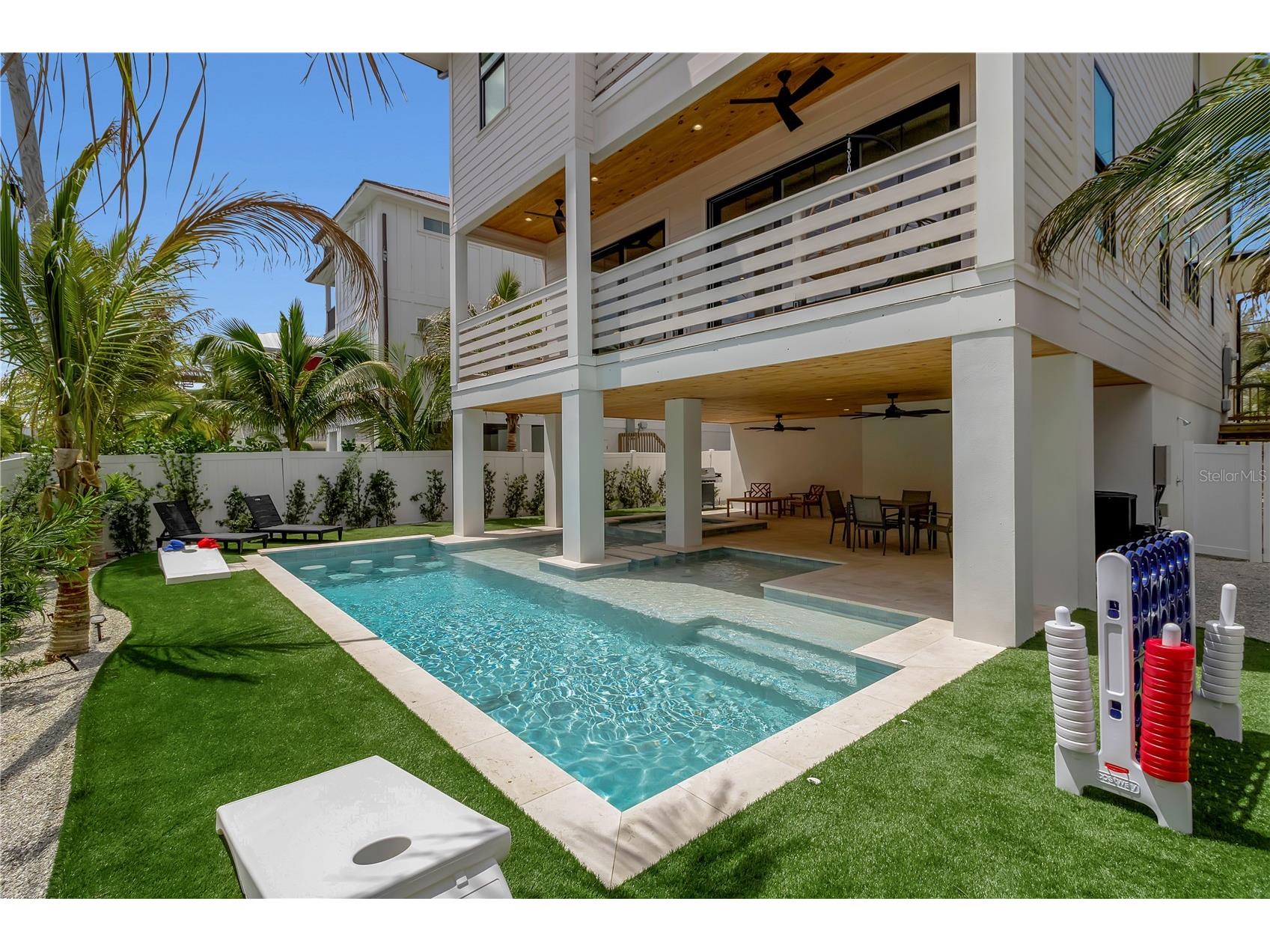 2215 Avenue C Bradenton Beach FL 34217 A4684407 image1