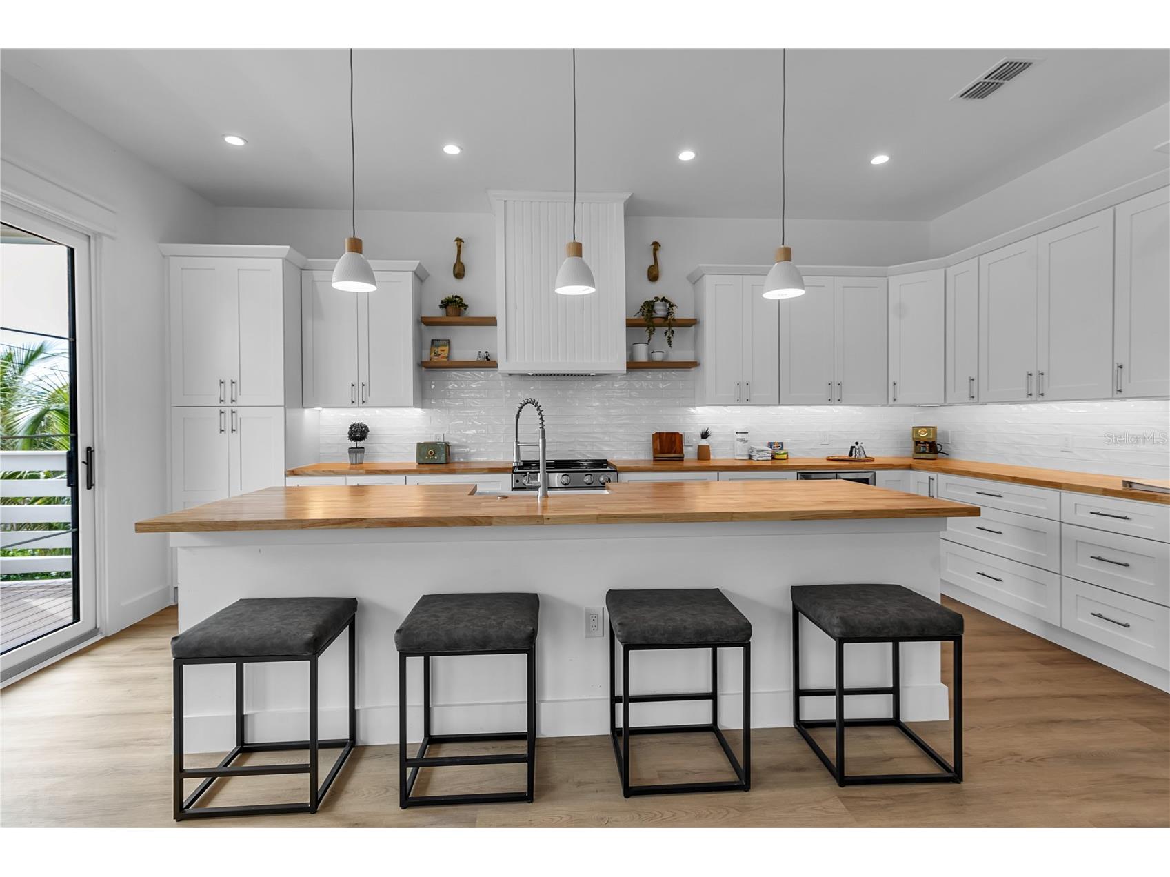 2215 Avenue C Bradenton Beach FL 34217 A4684407 image18