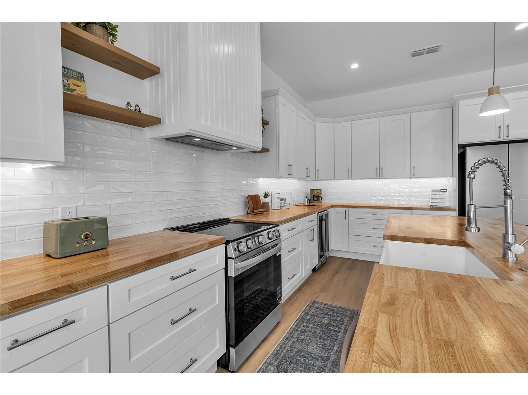 2215 Avenue C Bradenton Beach FL 34217 A4684407 image21