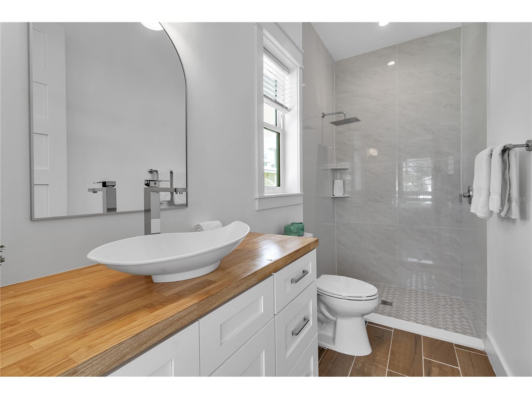 2215 Avenue C Bradenton Beach FL 34217 A4684407 image34