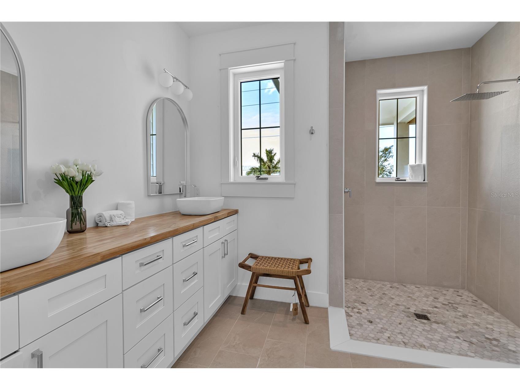 2215 Avenue C Bradenton Beach FL 34217 A4684407 image54