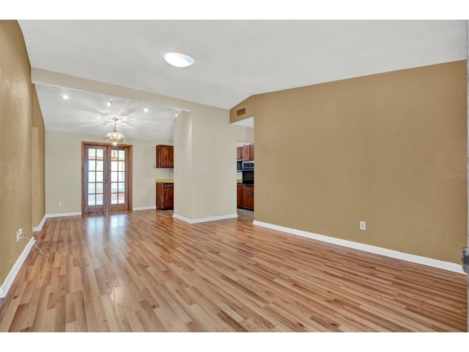 2215 Curtis Drive S Clearwater FL 33764 TB8512542 image3
