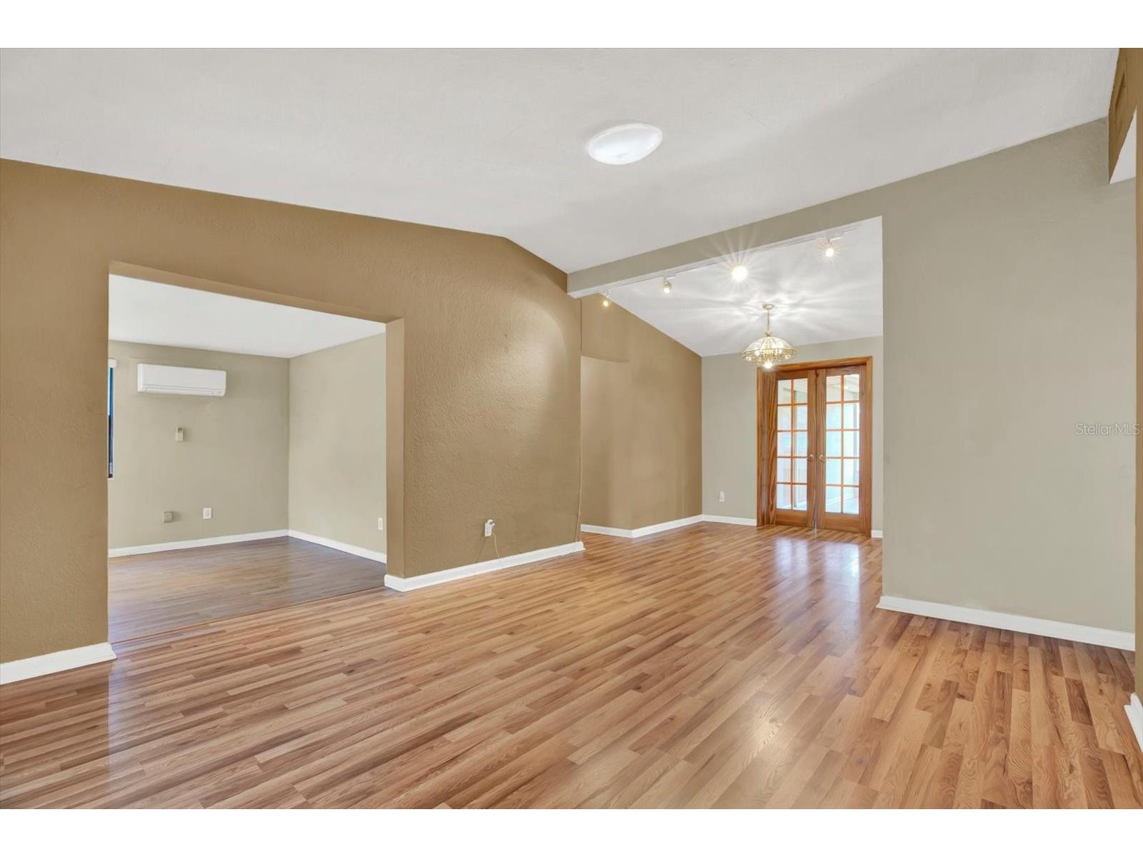 2215 Curtis Drive S Clearwater FL 33764 TB8512542 image4