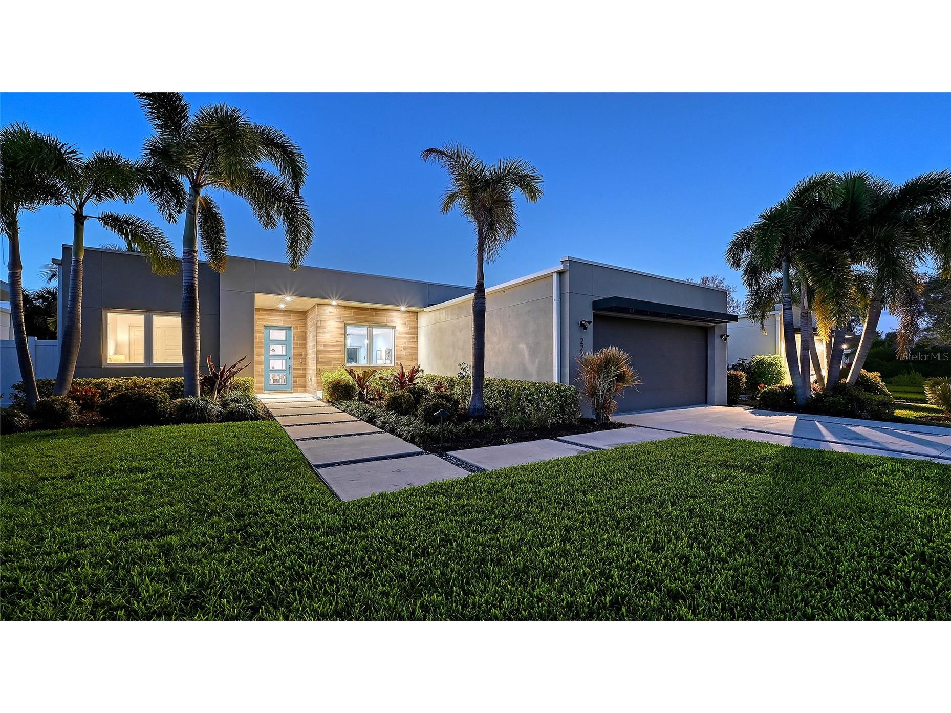 2215 Datura Street Sarasota FL 34239 A4681704 image1
