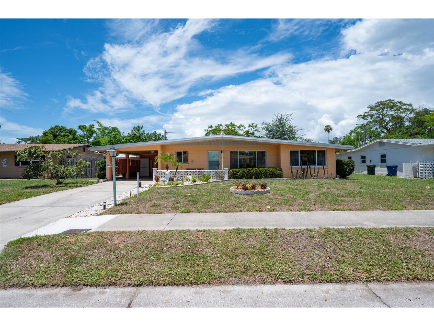 2215 Grove Street Sarasota FL 34239 A4695061 image1