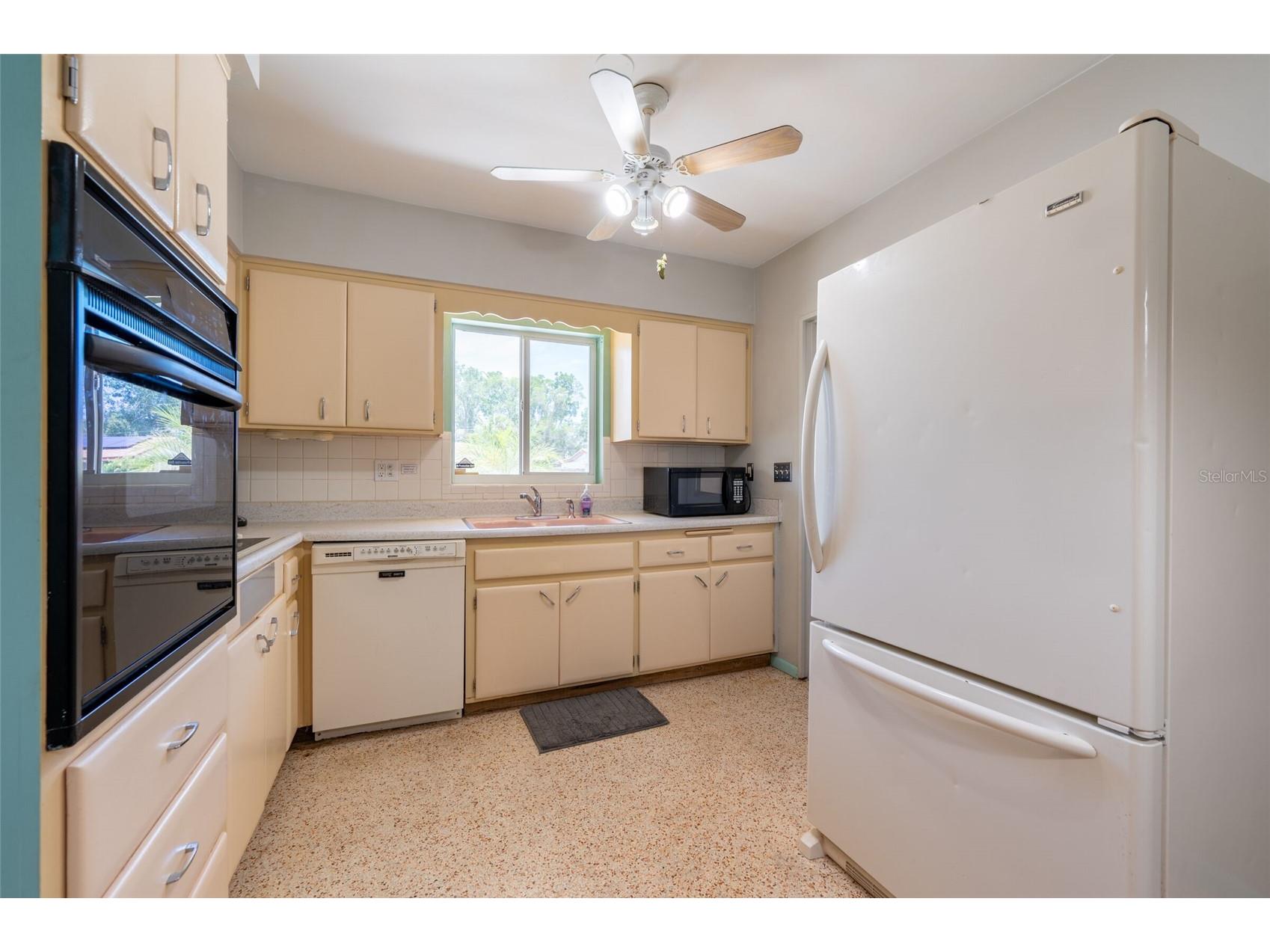 2215 Grove Street Sarasota FL 34239 A4695061 image14