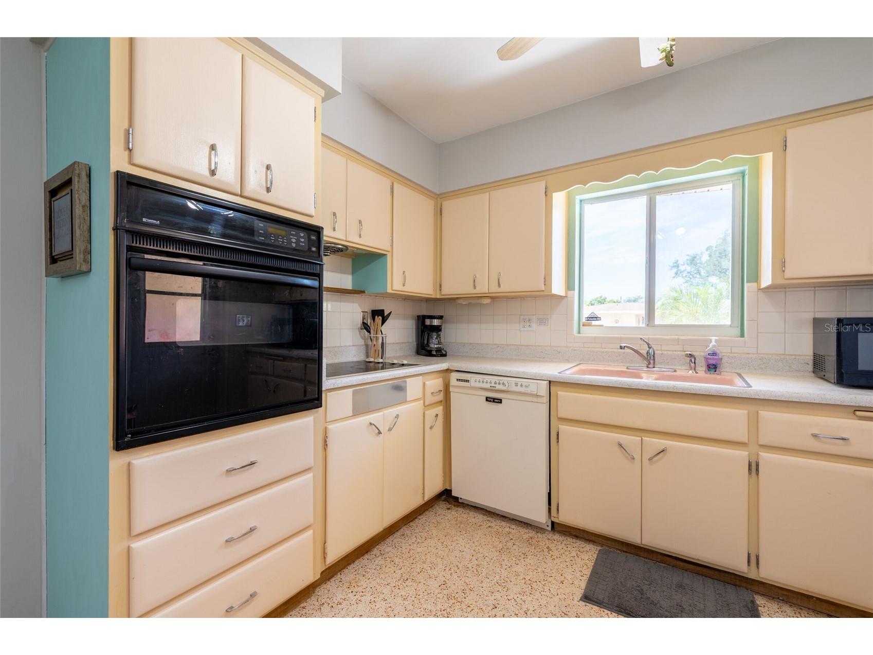 2215 Grove Street Sarasota FL 34239 A4695061 image15