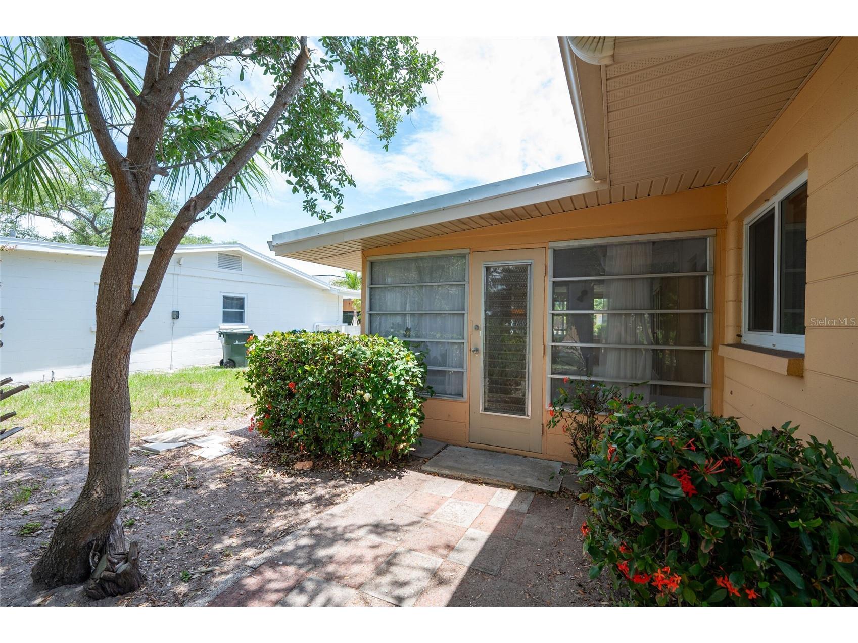 2215 Grove Street Sarasota FL 34239 A4695061 image26