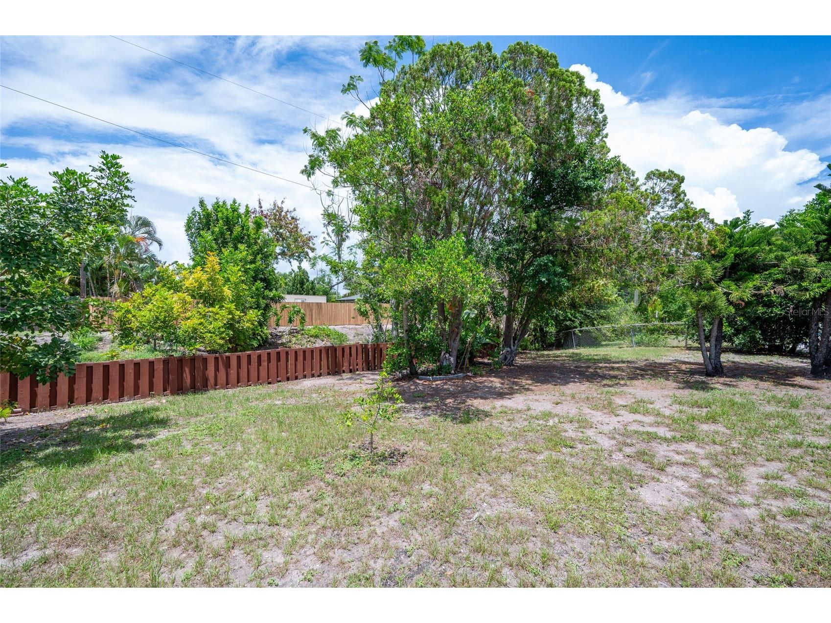 2215 Grove Street Sarasota FL 34239 A4695061 image27