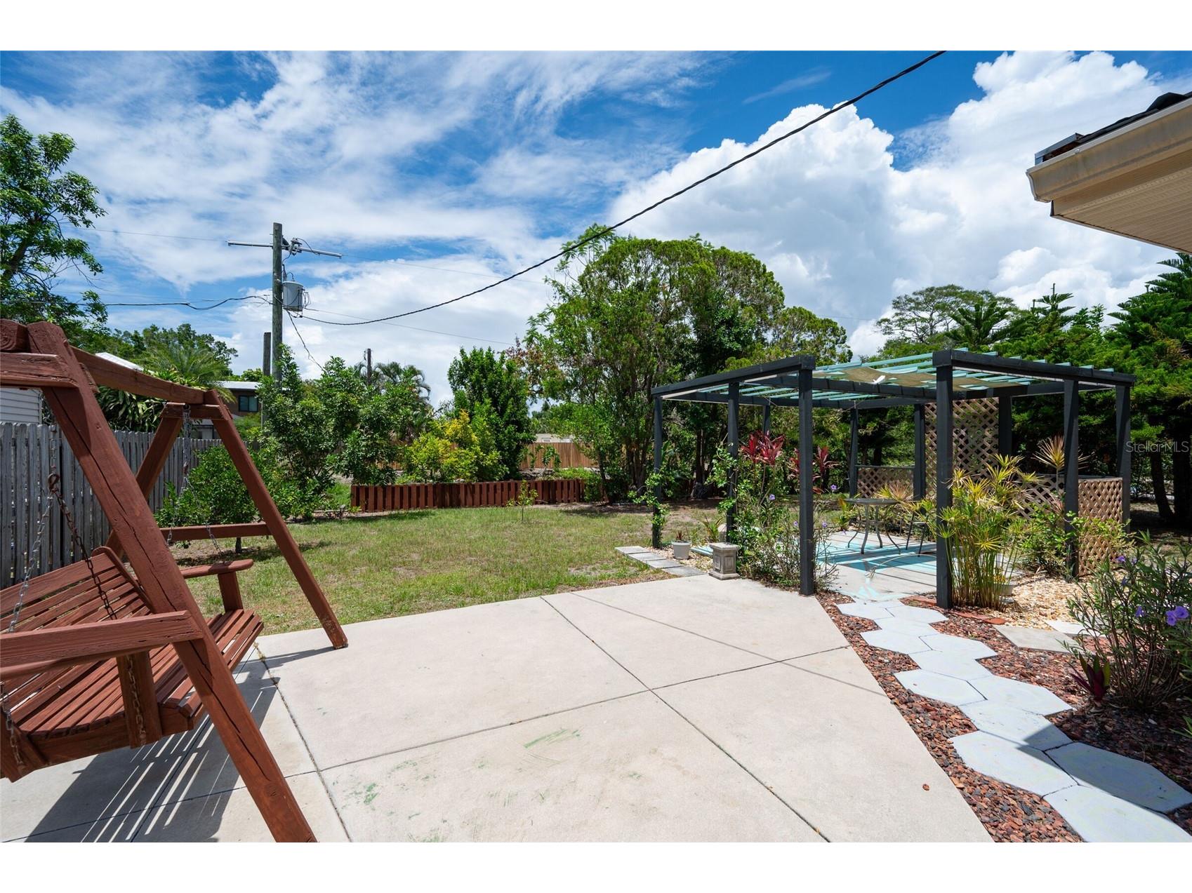 2215 Grove Street Sarasota FL 34239 A4695061 image29