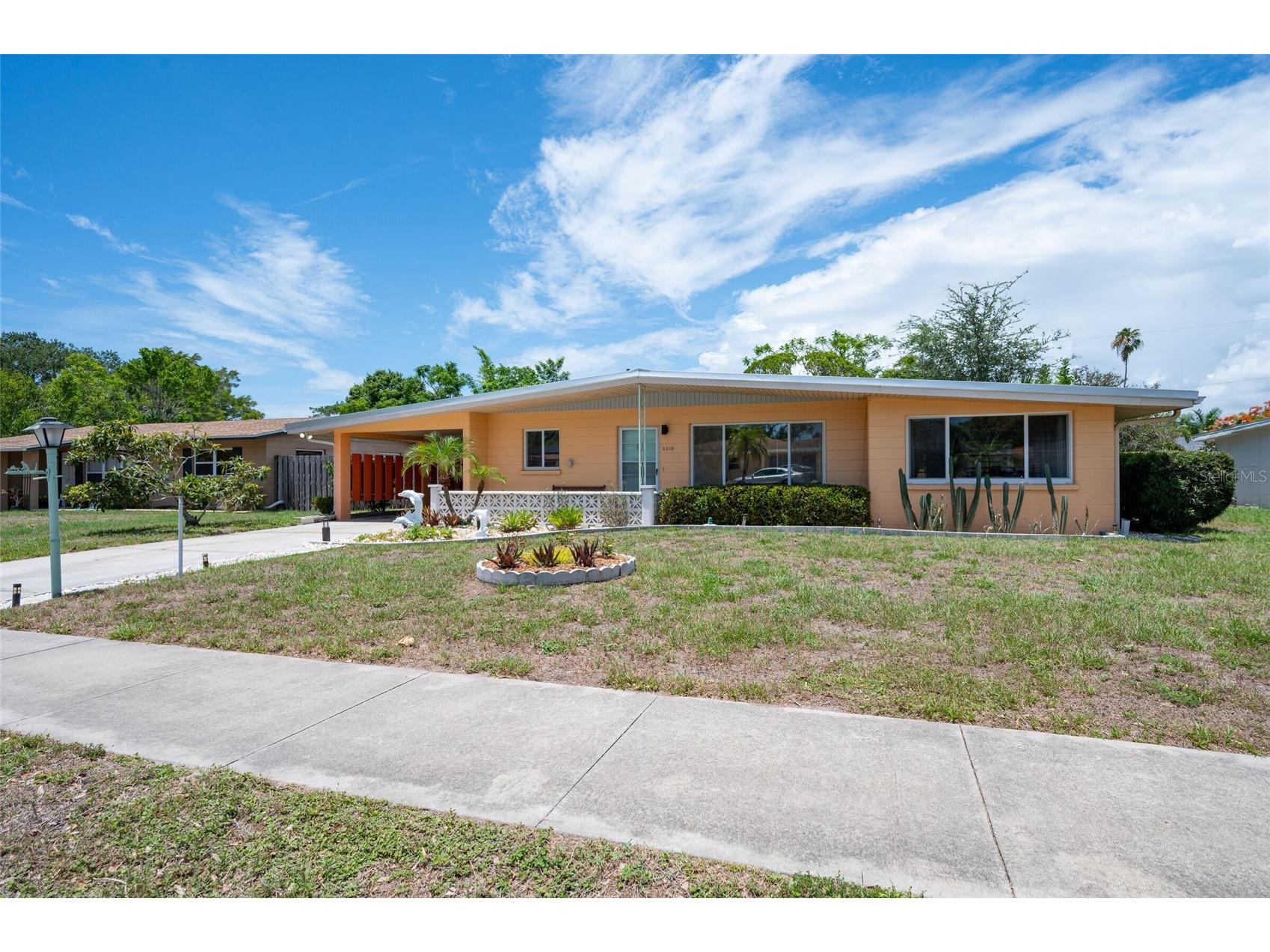 2215 Grove Street Sarasota FL 34239 A4695061 image3