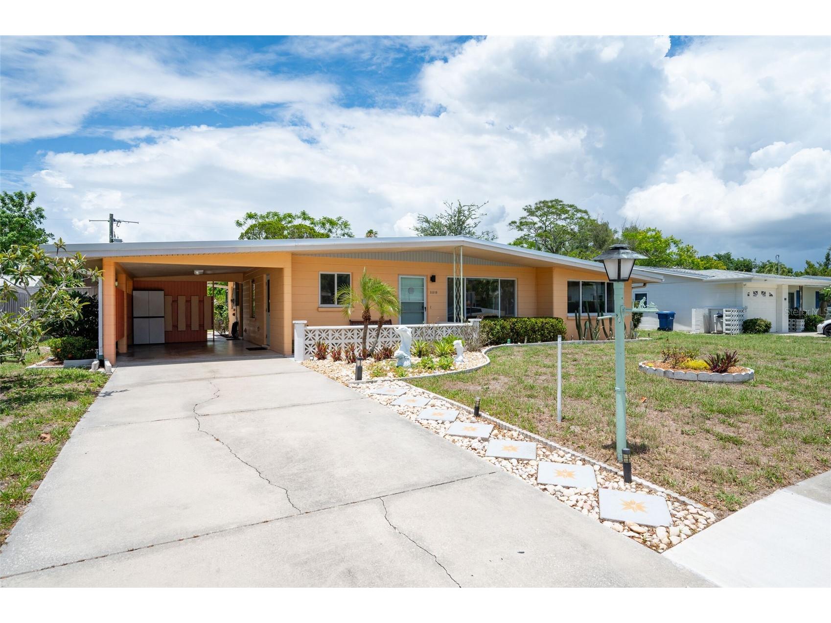 2215 Grove Street Sarasota FL 34239 A4695061 image4
