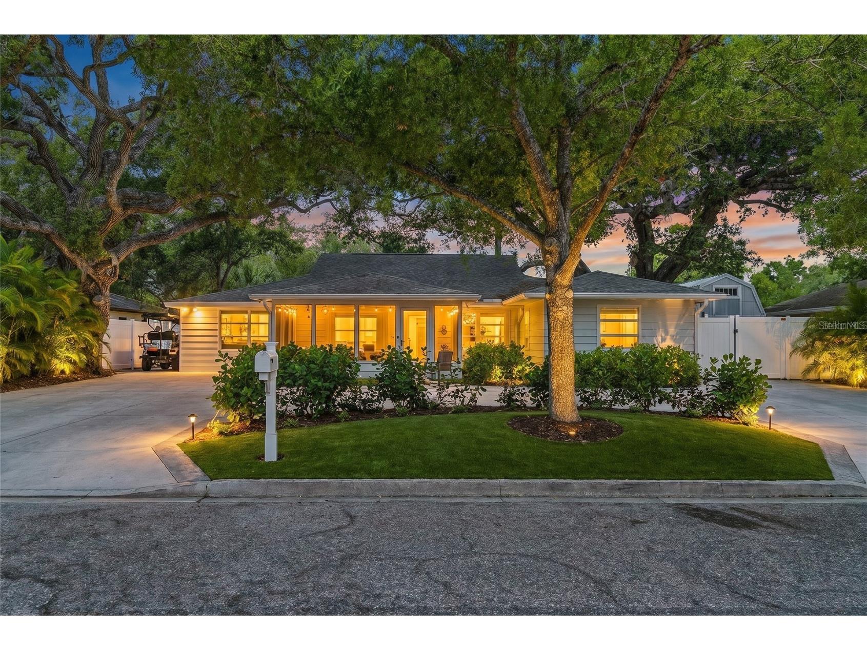 2215 Hibiscus Street Sarasota FL 34239 A4692327 image1