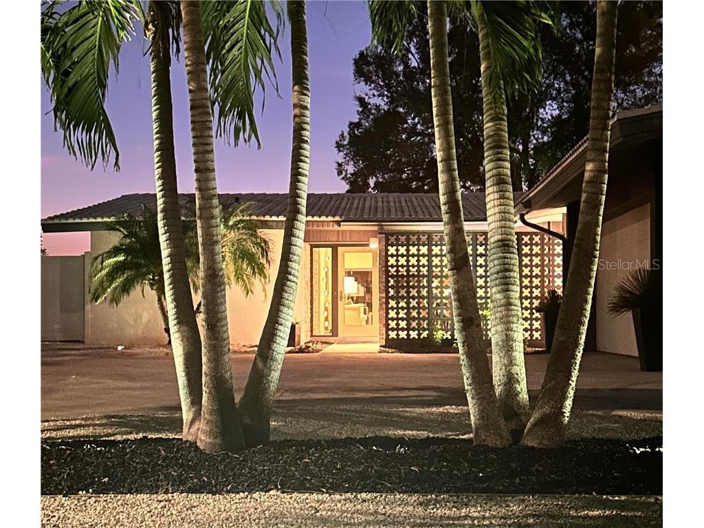 2216 Brookhaven Drive Sarasota FL 34239 A4561859 image1