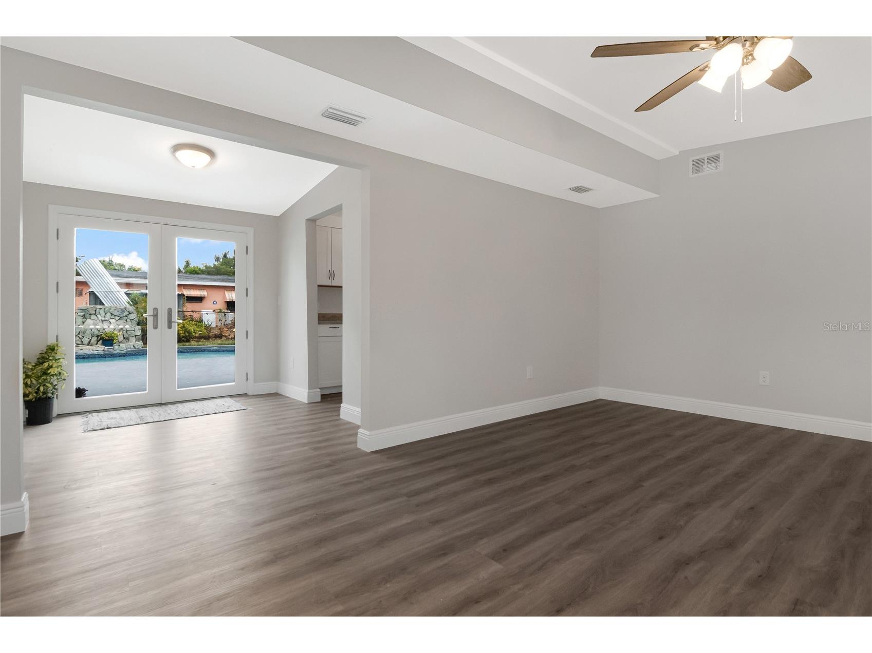 2216 E 109th Avenue Tampa FL 33612 TB8515310 image5