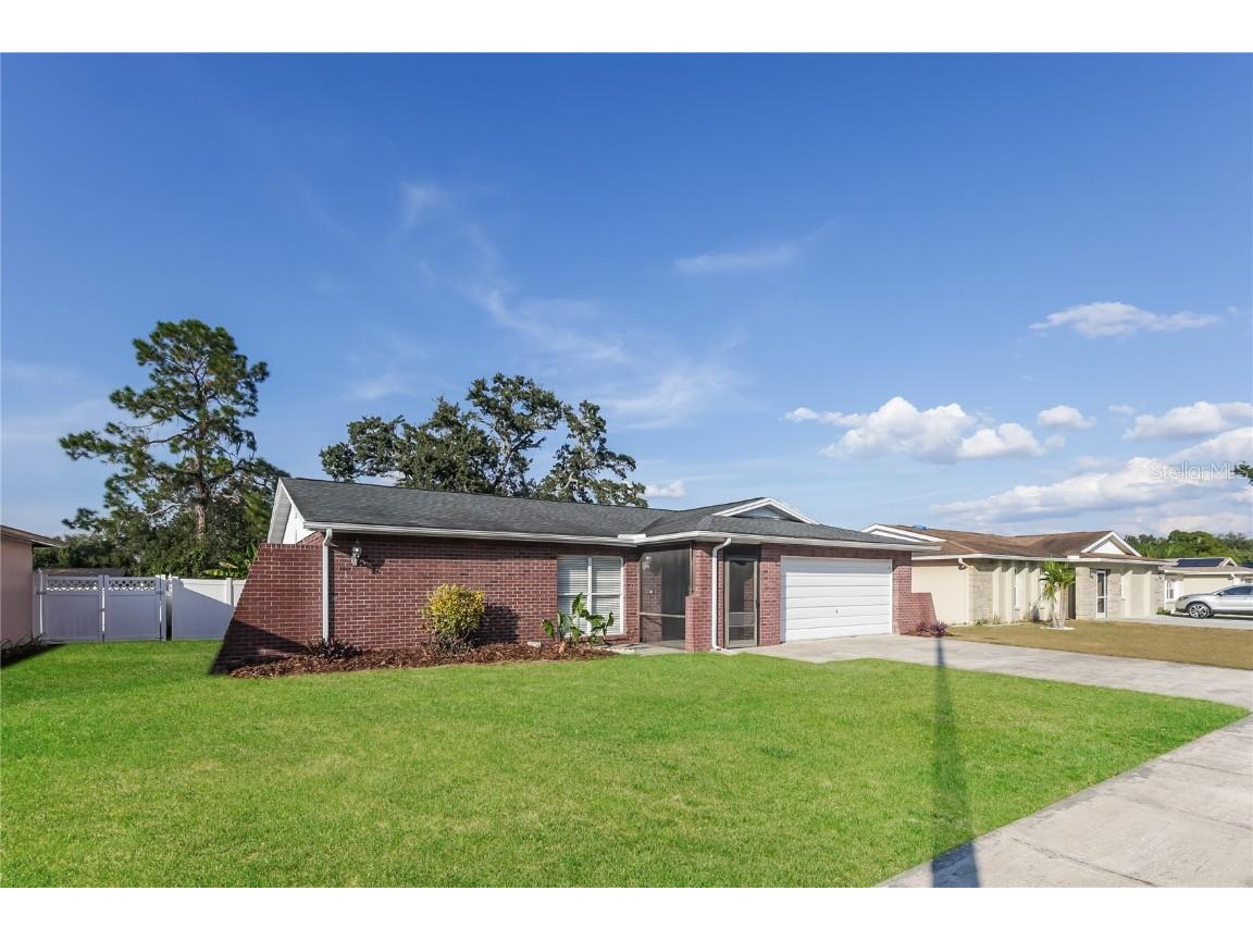 2216 Valleybrook Avenue Valrico FL 33594 TB8435169 image1