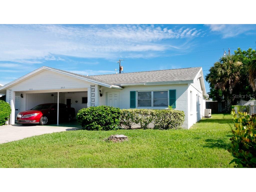 2217 Bayshore Gardens Parkway Bradenton FL 34207 T3467807 image1